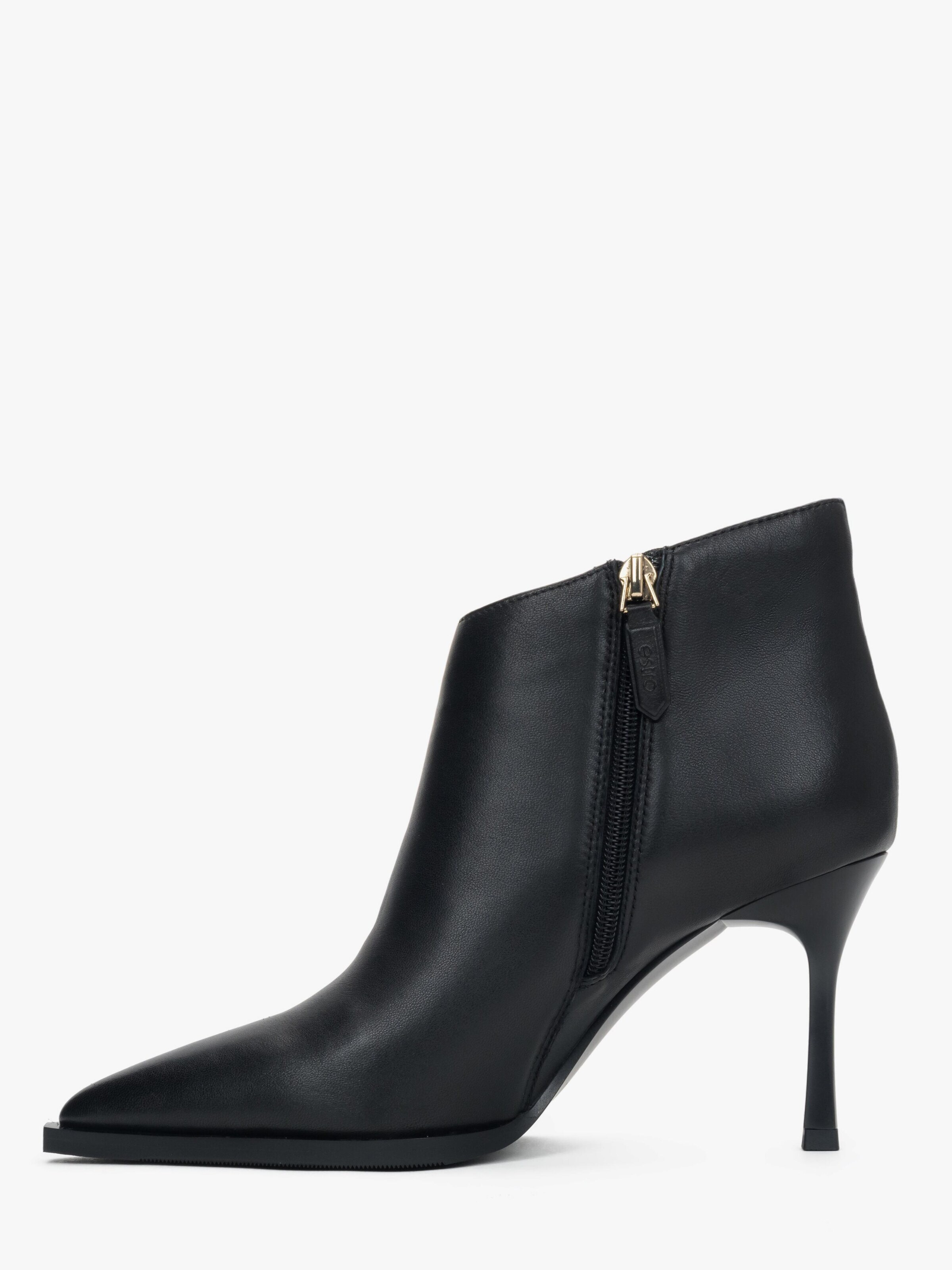 Estro Booties '690-801' in Black: front