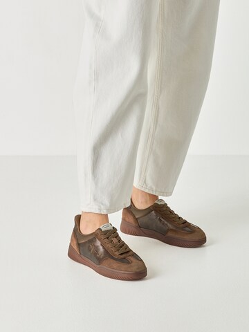 Baskets basses Tamaris en marron