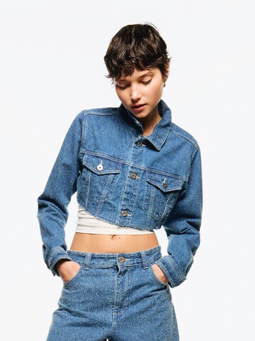 Bershka Преходно яке в синьо: отпред