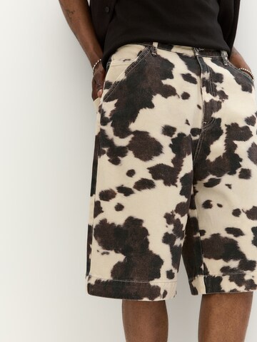 Loosefit Pantalon Pull&Bear en marron