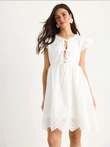 Bianco Lucci Summer Dress in White: front