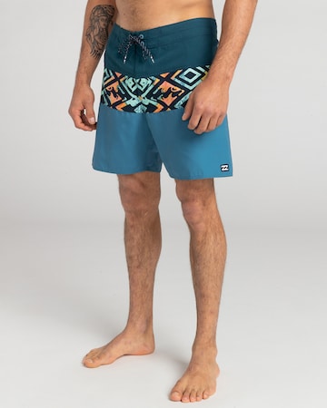 BILLABONG Boardshorts 'Tribong' in Grün