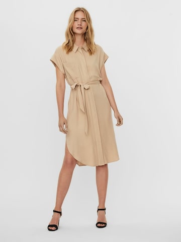 Robe-chemise 'Millie' VERO MODA en beige : devant