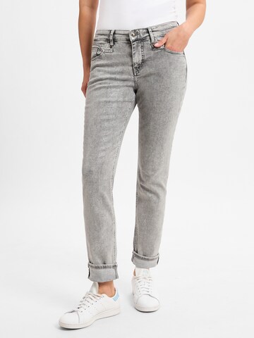 Jean MAC en gris : devant