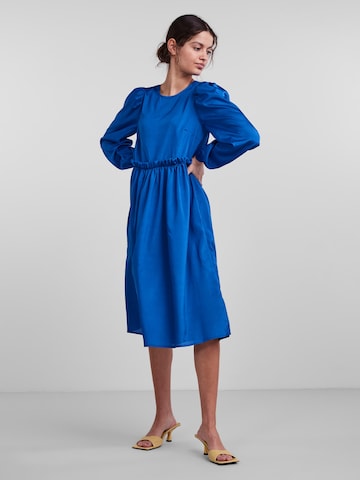 Robe 'Dyne' PIECES en bleu