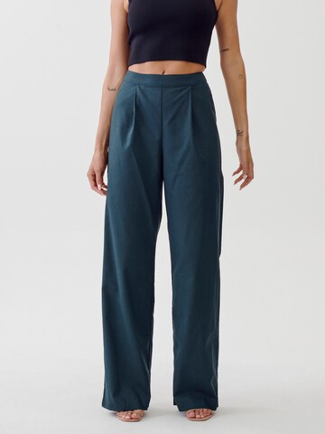 Tussah Regular Pleat-front trousers 'DREW' in Green: front