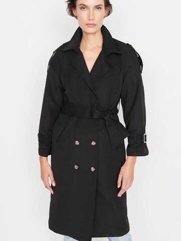 Cappotto di mezza stagione di Trendyol in nero: frontale