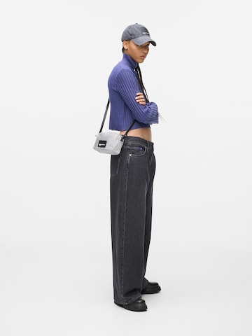 KARL LAGERFELD JEANS Olkalaukku värissä hopea