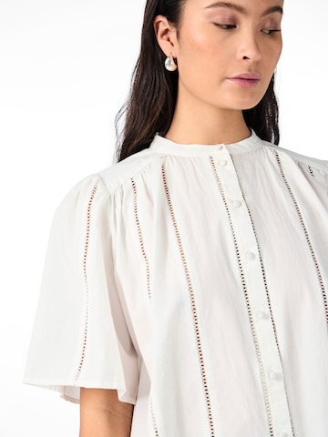 Chemisier 'YASGUNIA' YAS en blanc