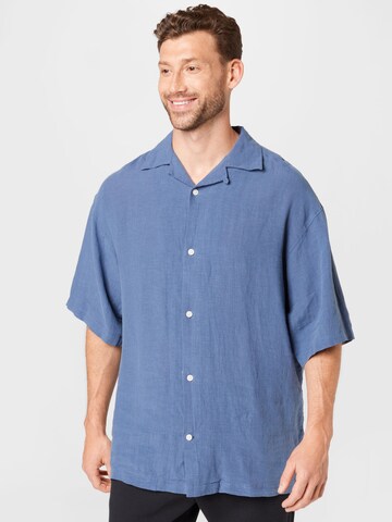 Comfort fit Camicia di WEEKDAY in blu: frontale