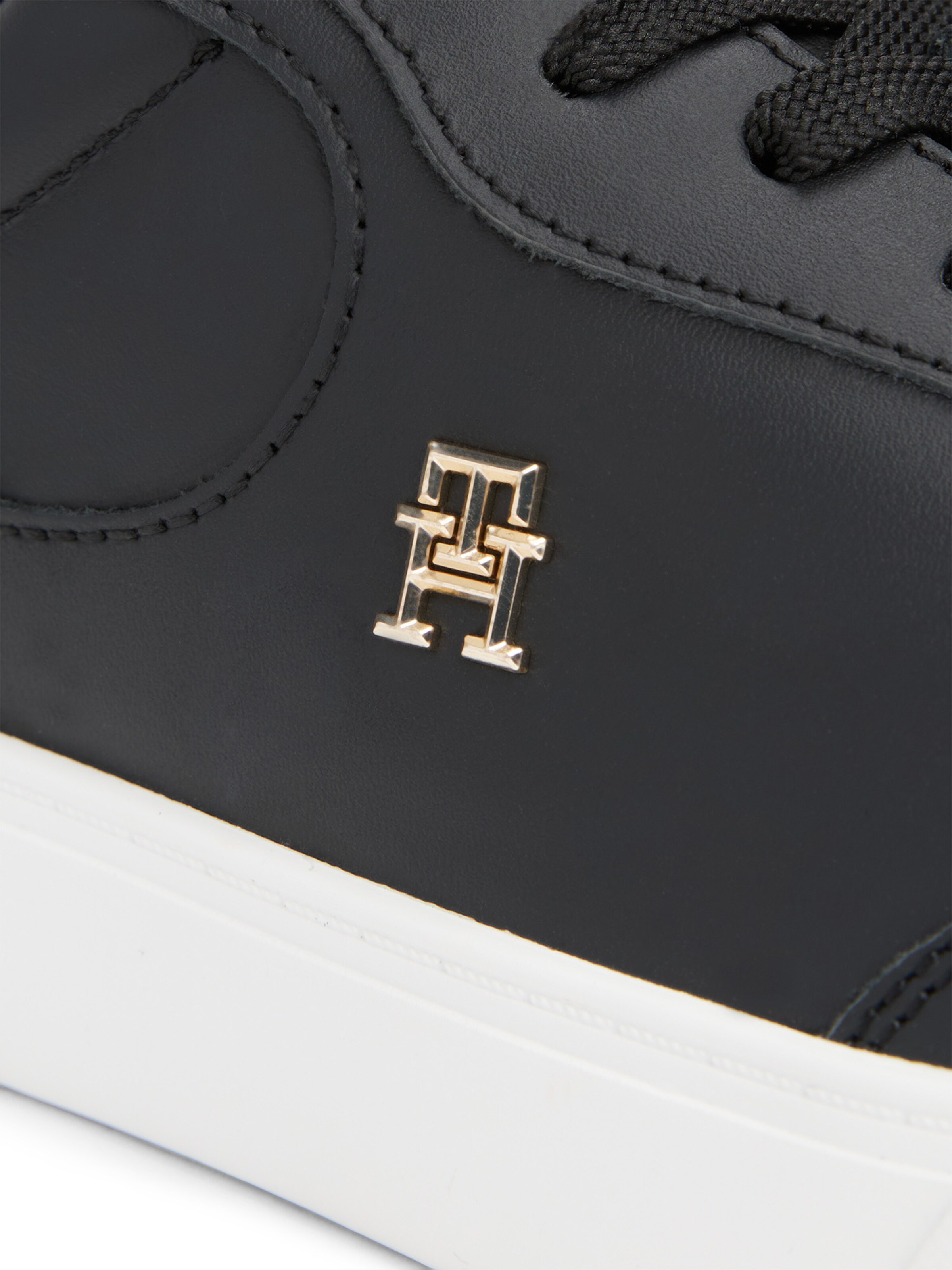 TOMMY HILFIGER Sneakers laag 'Essential Chic Court' in Zwart