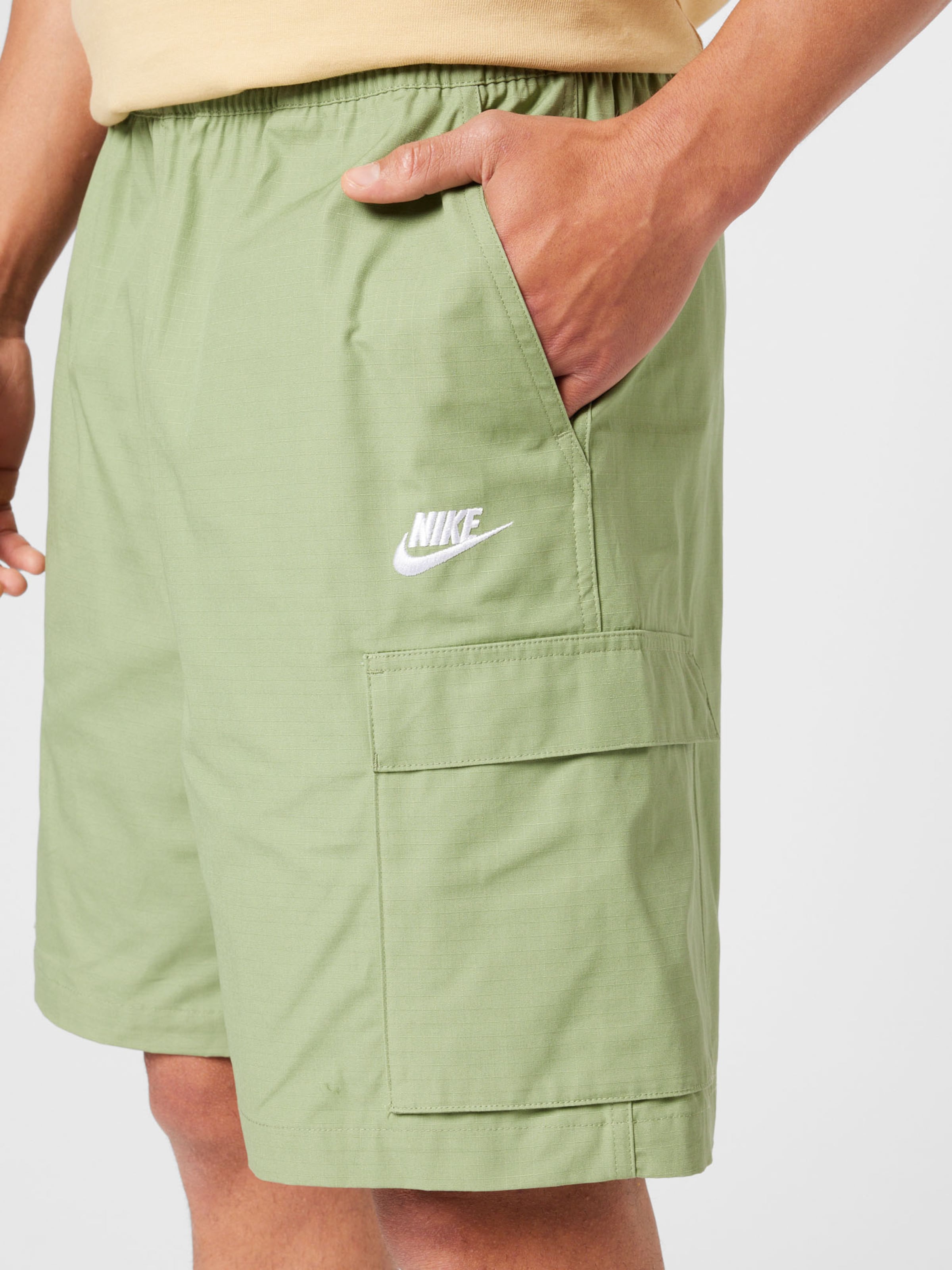 Nike modern best sale lightweight cargo shorts