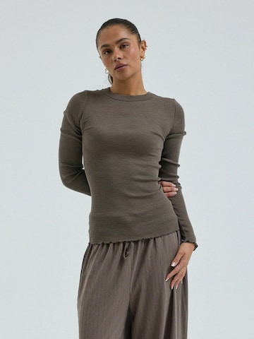 Seamless Basic Top ' Wooly ' – hnědá: přední strana