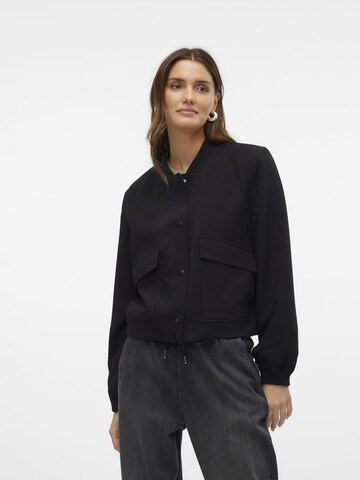 Giacca di mezza stagione 'VMAmala' di VERO MODA in nero: frontale