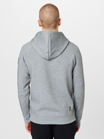 Sweat-shirt On en gris