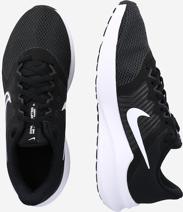 Chaussure de course 'Downshifter 11' NIKE en noir