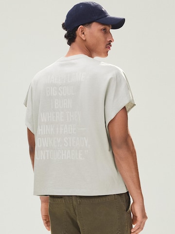 Tricou de la Bershka pe alb: față