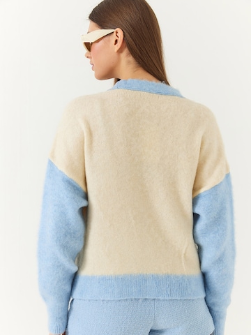 Cardigan Bianco Lucci en bleu