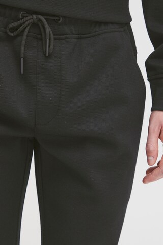 !Solid Tapered Pants 'Quinn' in Black