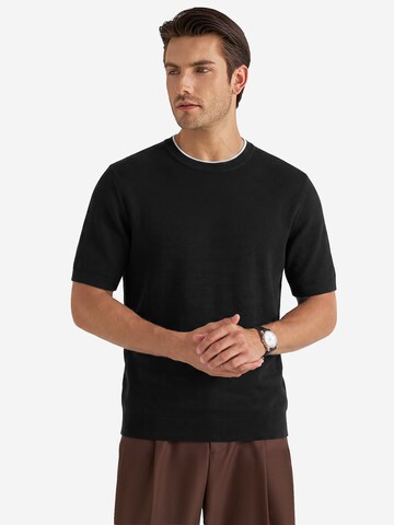 Vantory Sweater in Black: front