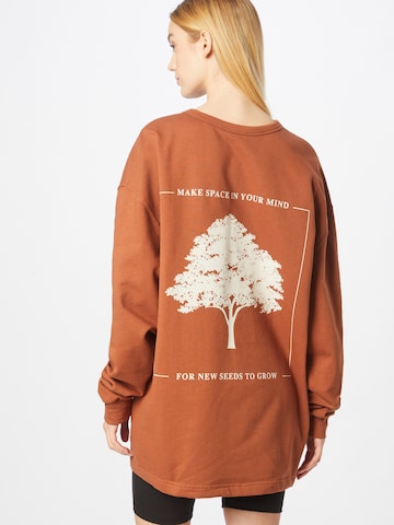 ABOUT YOU Limited Sweatshirt 'Luca' i brun: framsida