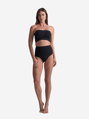 Slip scultant 'Soft Touch Seamless Mid Waist Thong' Bye Bra en noir