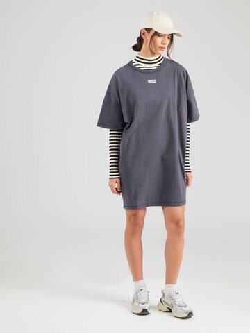 Rochie de la AMERICAN VINTAGE pe gri