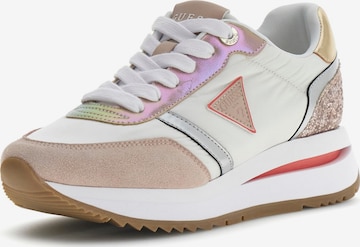 GUESSNiske tenisice 'Eagar' - bijela boja: prednji dio