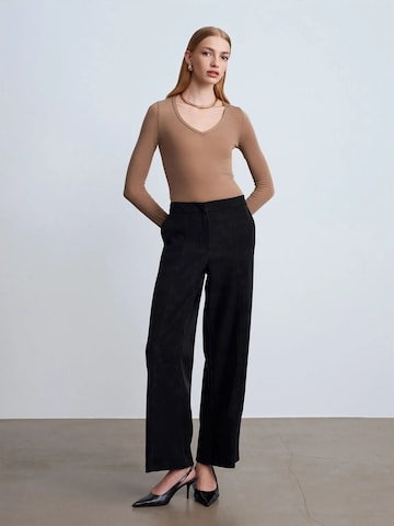 Dilvin Top in Brown: front