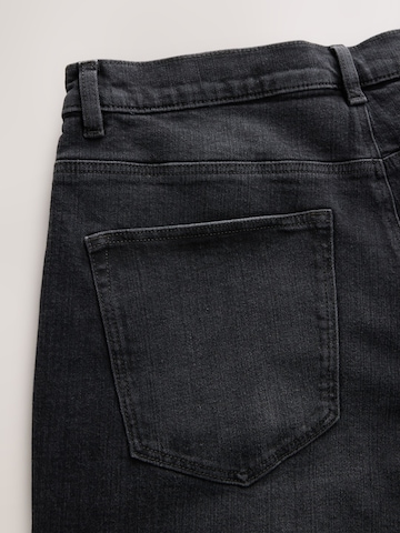 Next Tapered Jeans in Schwarz