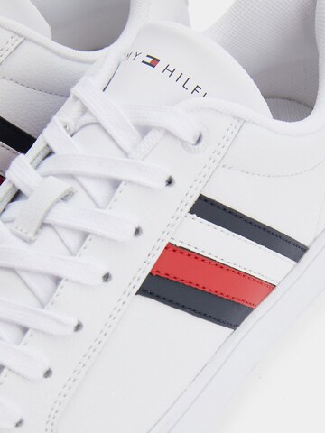 TOMMY HILFIGER Sneakers low 'Corporate' i hvit