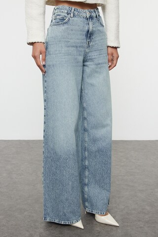 Wide leg Jeans de la Trendyol pe albastru: față