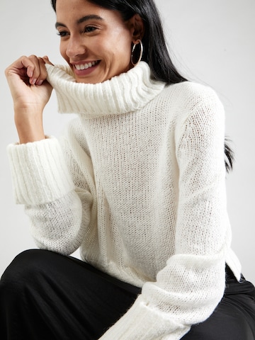 BRAVE SOUL Sweater in White