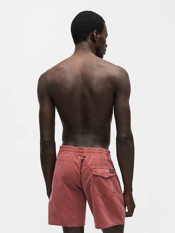 Șorturi de baie 'CENTER 17' de la Volcom pe roșu