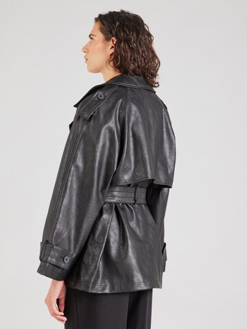 Miss Selfridge Mantel in Schwarz