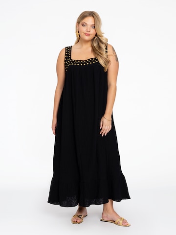 Yoek Dress in Black