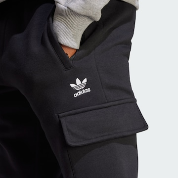 ADIDAS ORIGINALS Tapered Sporthose 'Trefoil Essentials ' in Schwarz