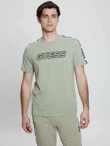 GUESS T-Shirt in Grün: Vorderseite