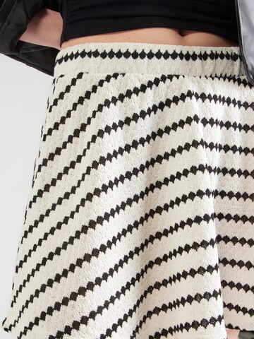 ONLY - Falda 'ONLEVA' en blanco