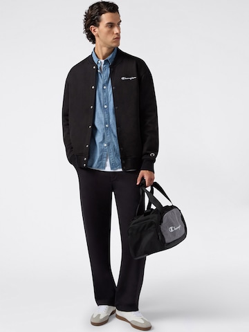 Champion Authentic Athletic Apparel - Chaqueta de entretiempo en negro: frente