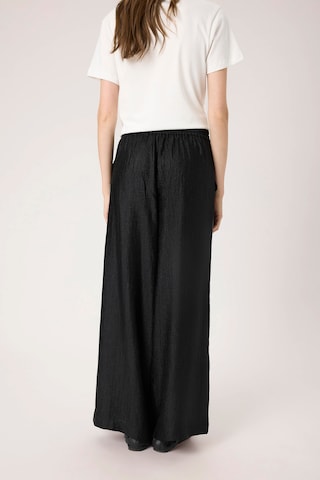 SOAKED IN LUXURY Wide leg Broek 'SLLaurie' in Zwart