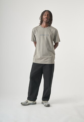 T-Shirt 'Forgotten Classic Tee' Cleptomanicx en gris