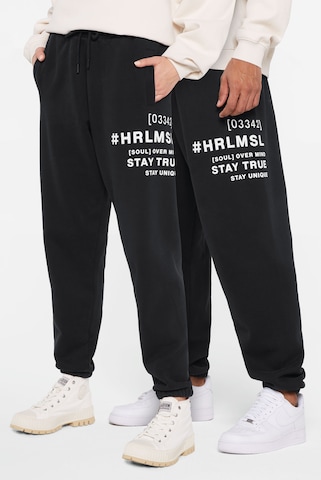 Harlem Soul Loose fit Pants 'LE-NNY' in Black: front