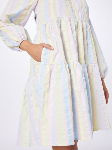 Robe Crās en mélange de couleurs