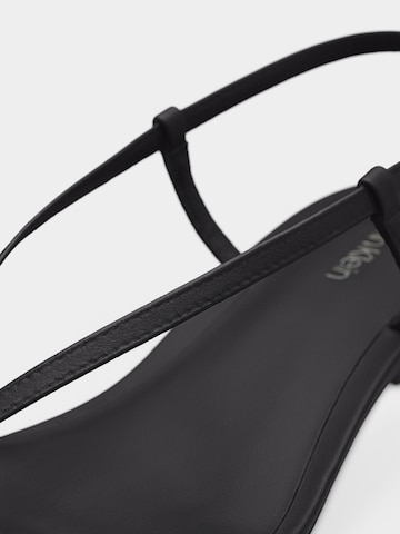 Flip-flops de la Calvin Klein pe negru