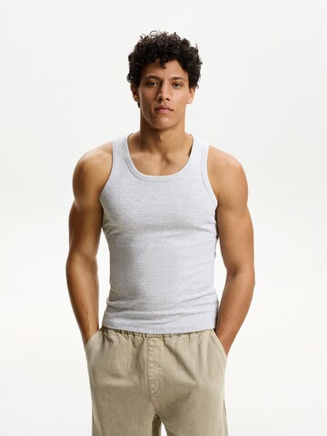 T-Shirt Bershka en gris : devant