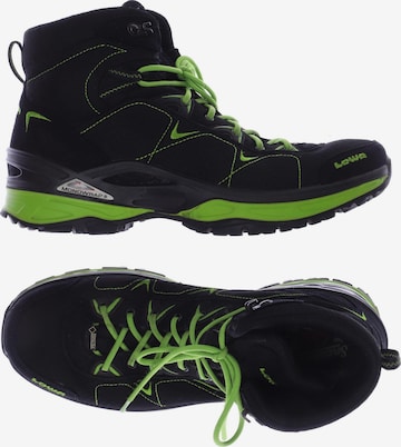 LOWA Anke & Mid-Calf Boots in 42 in Black: front