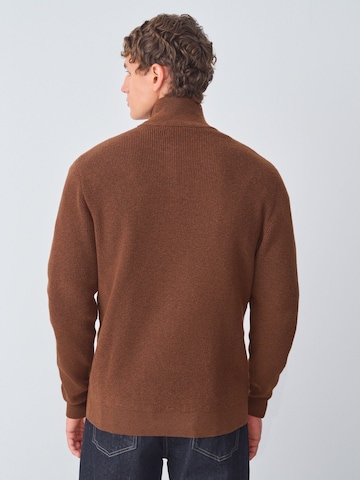 Pulover de la Next pe maro