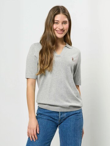 Top ' UWLilwan ' de la U.S. POLO ASSN. pe gri