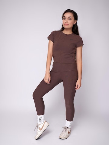Fortex Fitness - Top deportivo 'Essential Crop Top' en marrón: frente